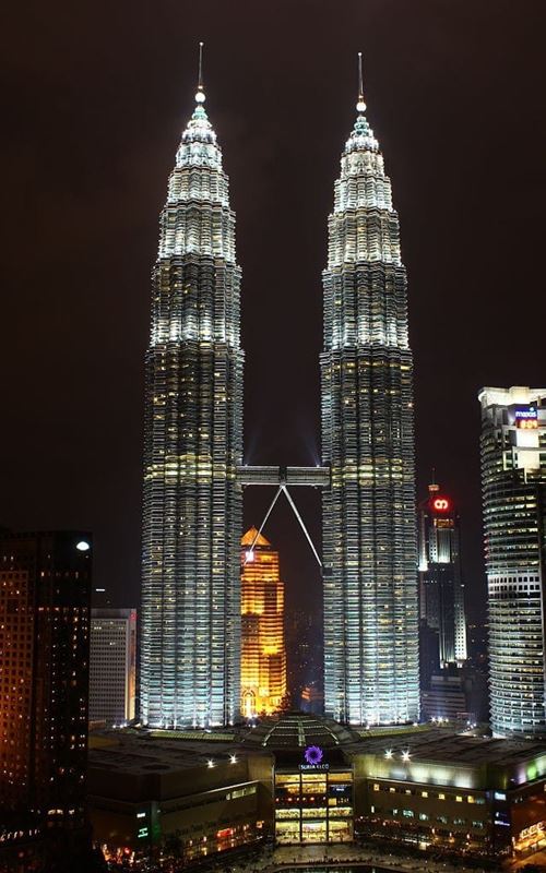 640px-Petronas_Towers,_Kuala_Lumpur_(3323152170)
