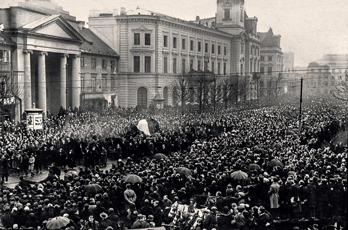 Pogrzeb Stefana Żeromskiego. Krakowskie Przedmieście, na zdjęciu widoczny prezydent Wojciechowski23.11.1925