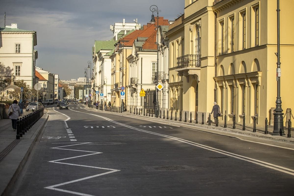 estetyka-ulicy-miodowej-jest-teraz-spojna-z-krakowskim-przedmiesciem